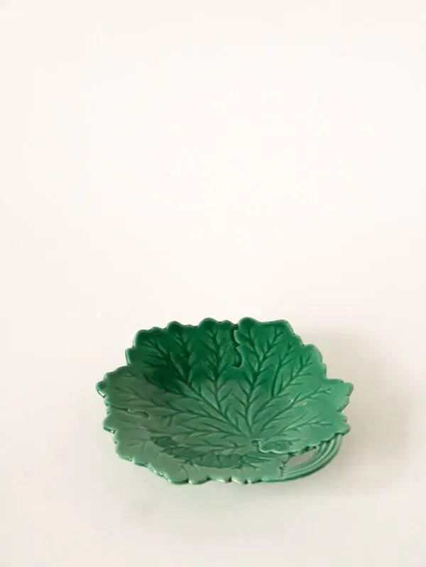 Illustration numéro 4 du produit Vide-poche en barbotine modèle Feuille, Vert, 1960 - 14 cm