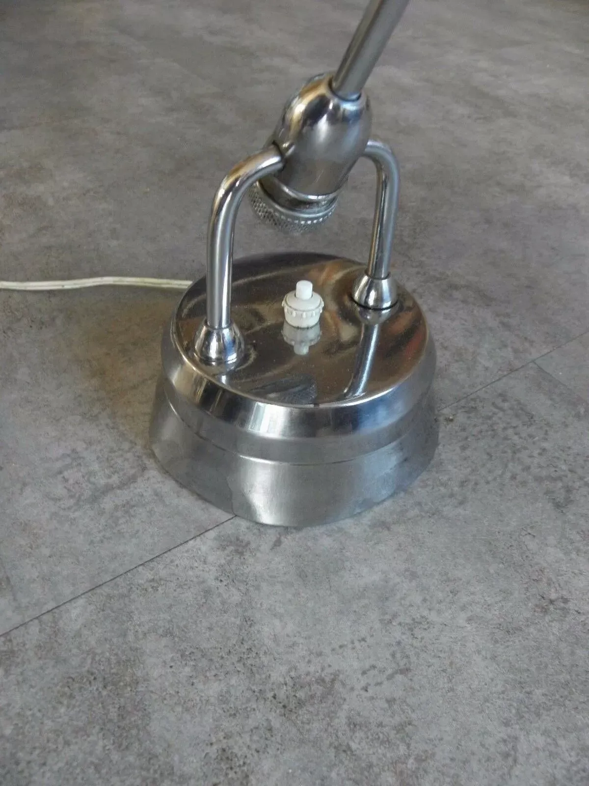 Illustration numéro 4 du produit Lampe de table âge industriel