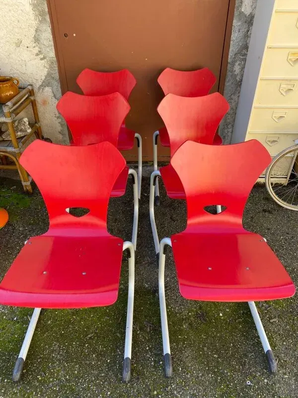 Illustration numéro 4 du produit Véritables chaises d’école