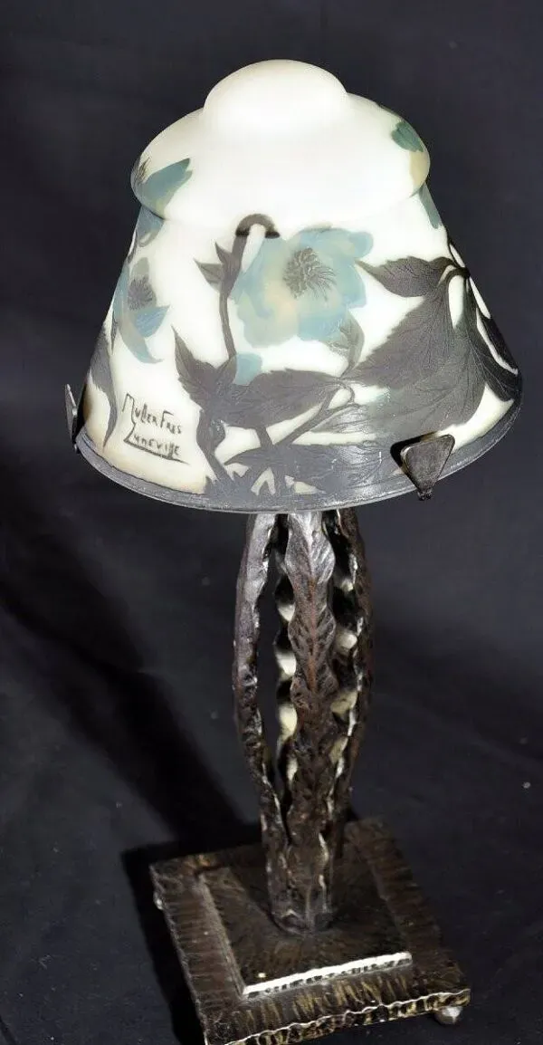 Illustration numéro 4 du produit Lampe en pâte de verre et fer forgé signée Muller Frères