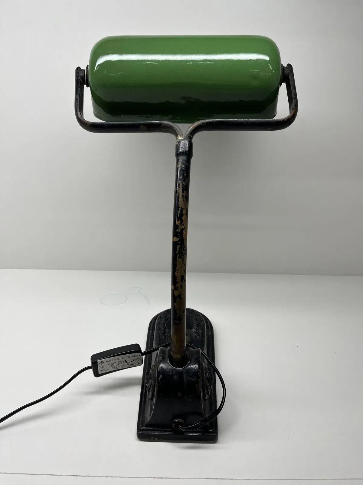 Illustration numéro 4 du produit Lampe de bureau vintage