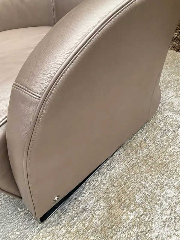 Illustration numéro 4 du produit Fauteuil club design Liz par Natuzzi Italy en cuir