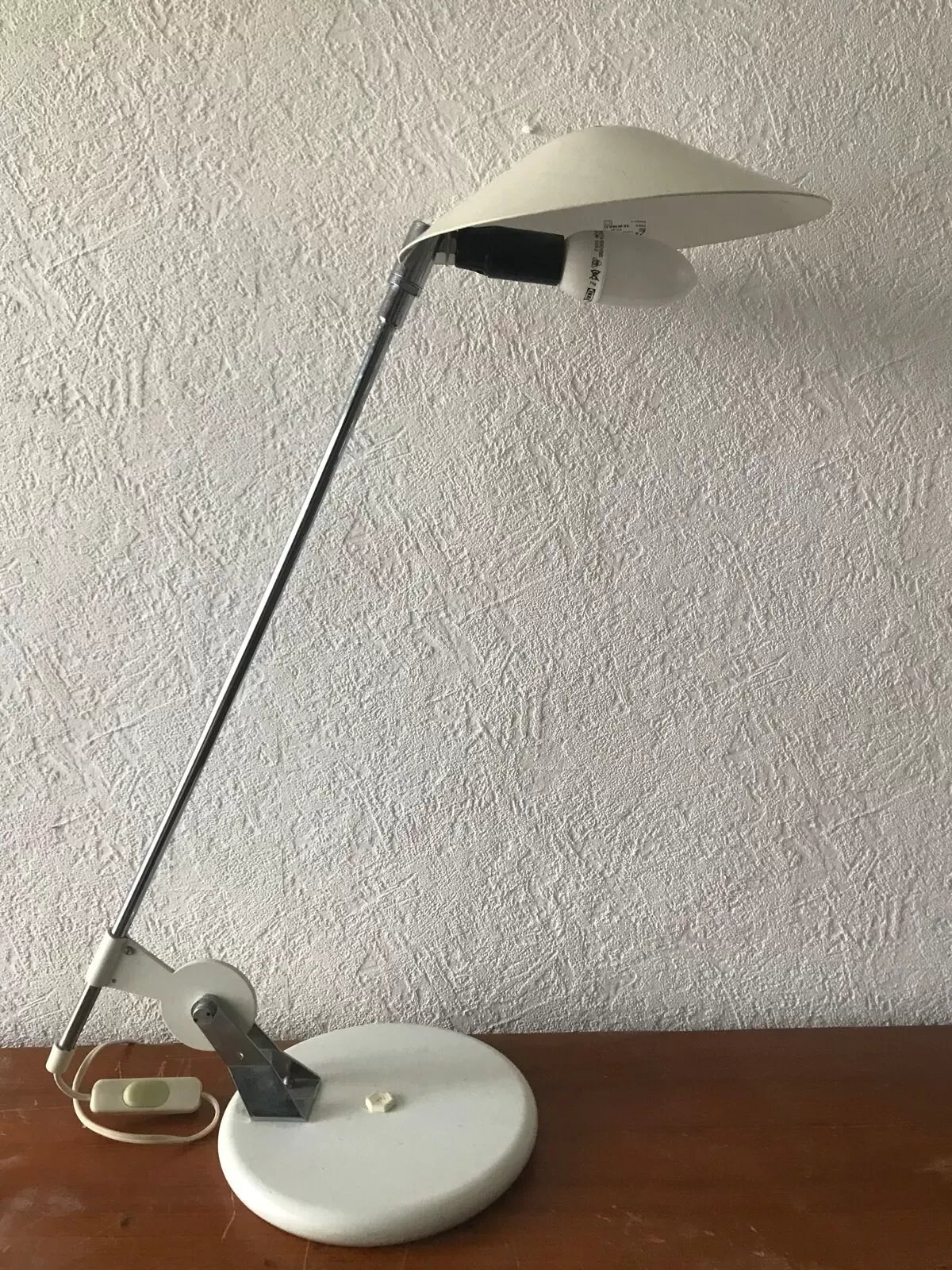 Illustration numéro 4 du produit Lampe de bureau articulée métal blanche