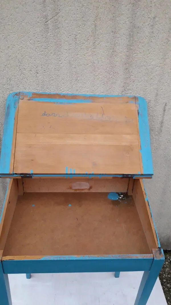 Illustration numéro 4 du produit Pupitre écolier bleu  avec emplacement encrier