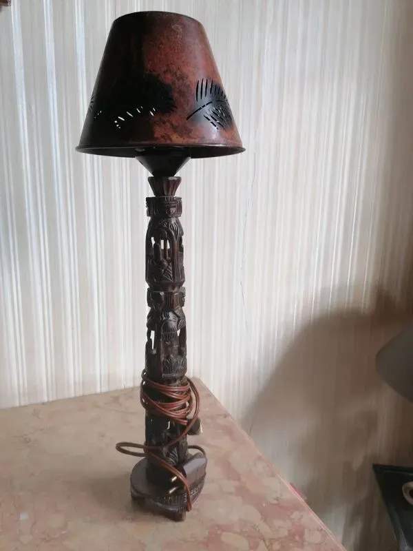 Illustration numéro 4 du produit Lampe originale  abat jour en tole