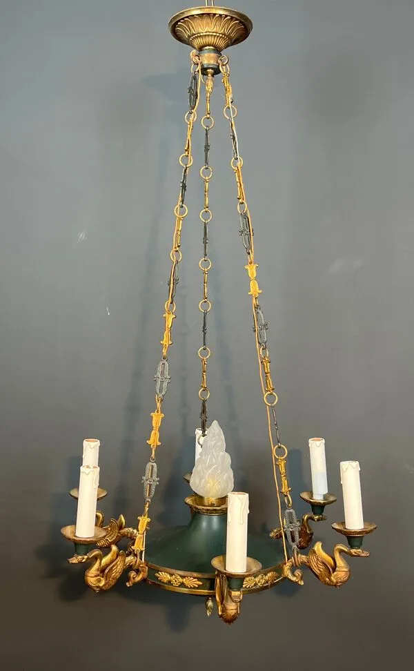 Illustration numéro 4 du produit Lustre de style Empire en bronze, tôle verte et flamme en verre moulé