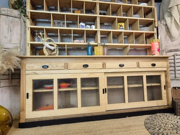 Illustration numéro 4 du produit Ancien meuble de métier