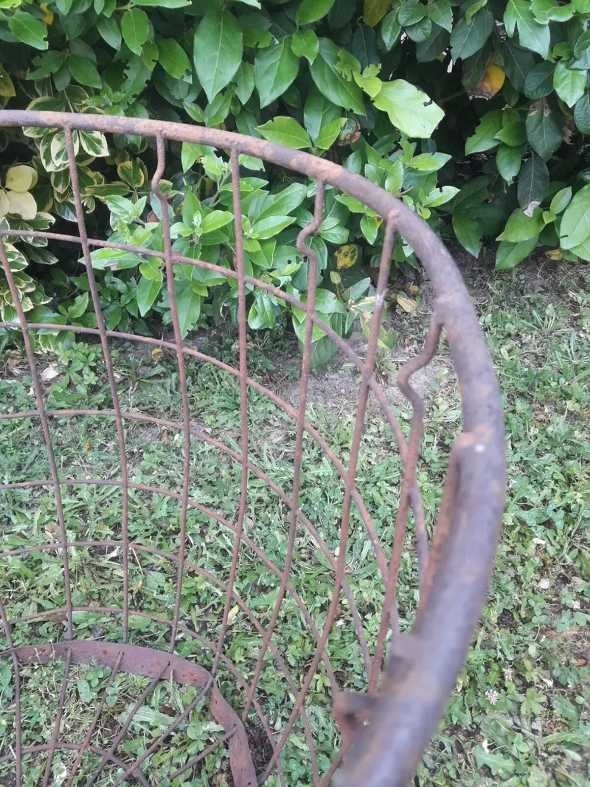 Illustration numéro 4 du produit Corbeille panier h58 d59cm industrielle en fer