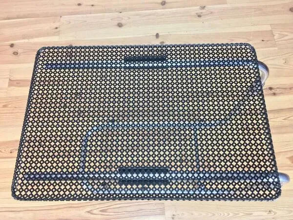 Illustration numéro 4 du produit Desserte modulable ''L'Adap-Table'', en tôle perforée et chrome