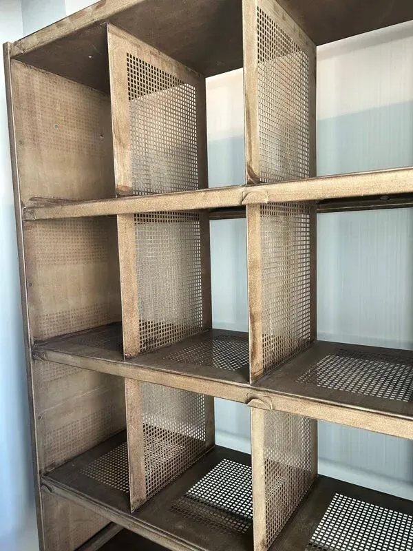 Illustration numéro 4 du produit Meuble tri postal avec tabouret