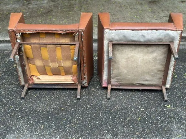 Illustration numéro 4 du produit 2 fauteuils club des années 1950 en cuir cognac