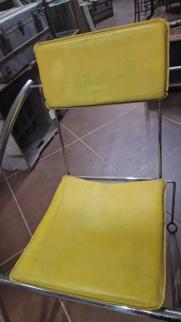 Illustration numéro 4 du produit Lot de 4 fauteuils tubulaires vintage – design moderniste années 60–70