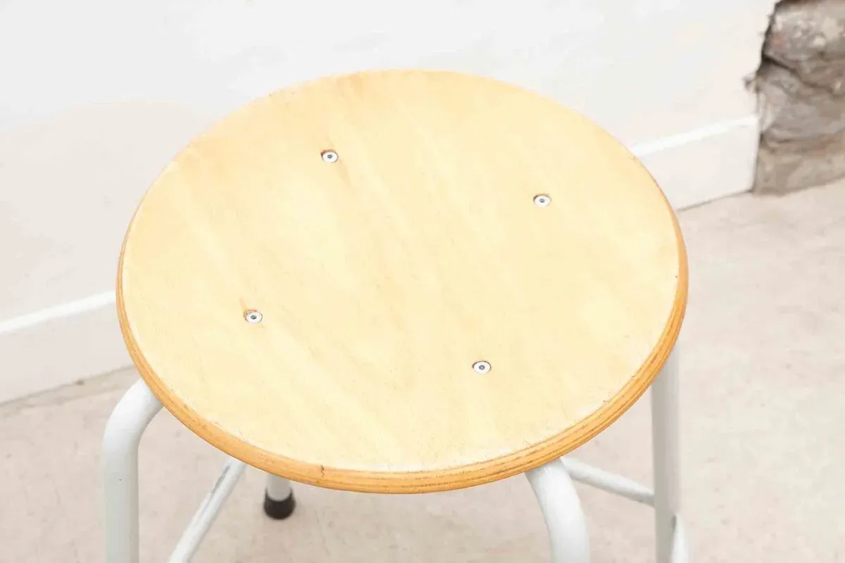 Illustration numéro 4 du produit Tabouret mi-haut chêne et blanc