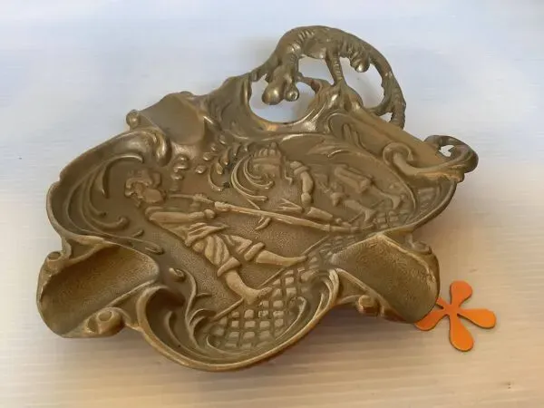 Illustration numéro 4 du produit Vide poche cendrier gargouille souffleurs de verre laiton