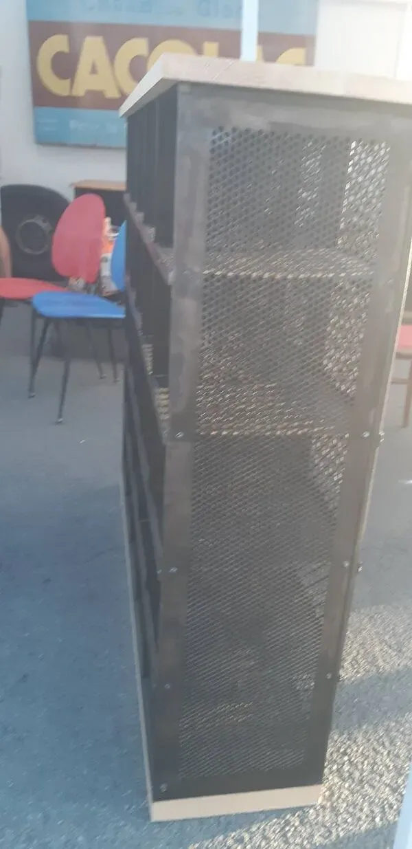 Illustration numéro 4 du produit Meubles etageres metal