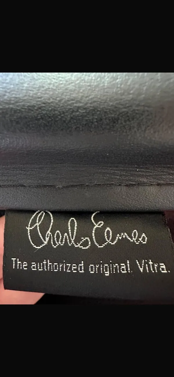 Illustration numéro 4 du produit 7 chaises en aluminium Vitra EA 107 Charles et Ray Eames