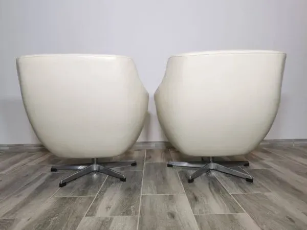 Illustration numéro 4 du produit Fauteuils du milieu du siècle