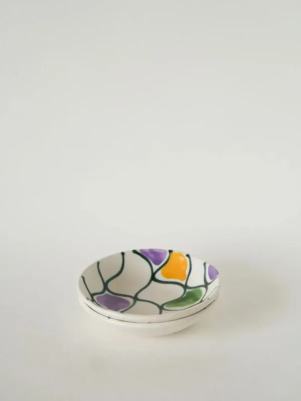 Illustration numéro 4 du produit Paire de ramequins en céramique, motifs abstraits jaune, violet et vert, modèle Pornic, 1960