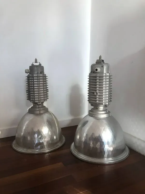 Illustration numéro 4 du produit Grandes suspsensions Zumtobel Copa D-1 // Charles Keller 1990 // Lot de 2