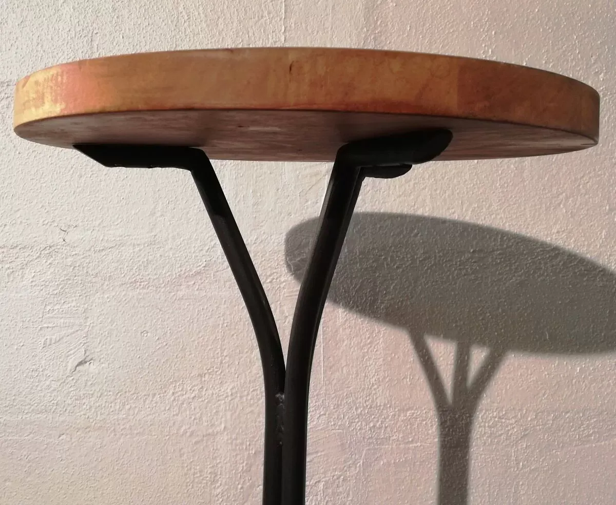 Illustration numéro 4 du produit Table d'appoint vintage