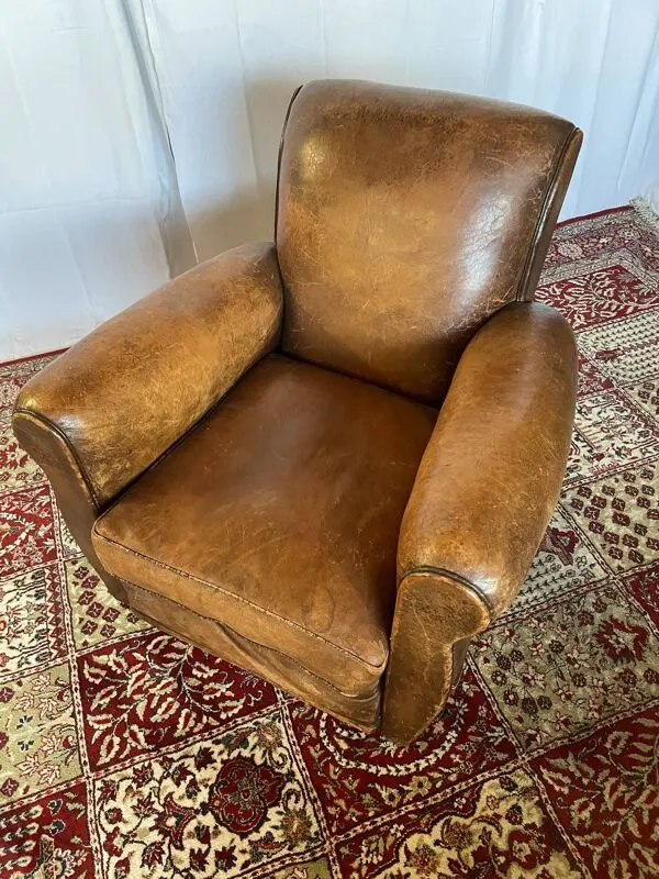Illustration numéro 4 du produit Fauteuil club ancien en cuir de vachette