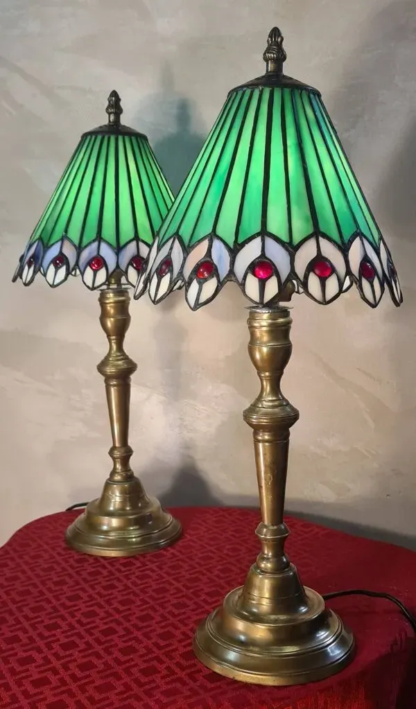 Illustration numéro 4 du produit Paire lampe laiton ancienne art nouveau,  Abat jour verre 46x20 vitrail sty