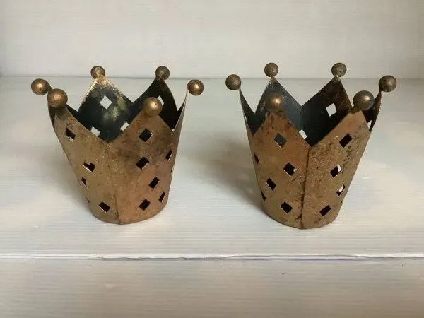 Illustration numéro 4 du produit Paire de bougeoirs couronnes