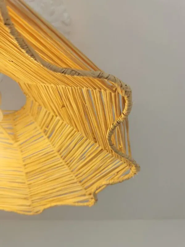 Illustration numéro 4 du produit Suspension Gustave en Raphia Tressé – 40×10 cm – Fabrication Artisanale Mar