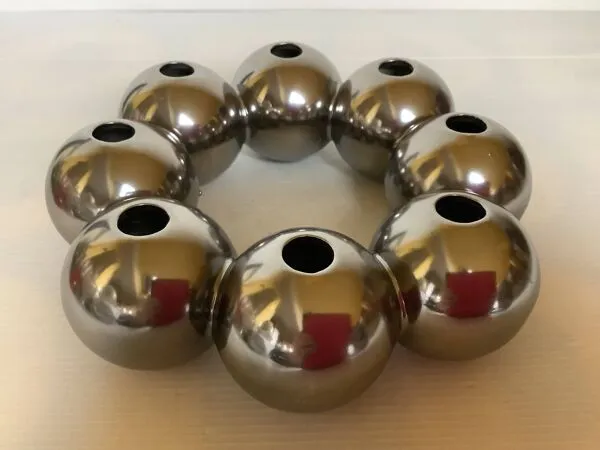 Illustration numéro 4 du produit Vase pique fleurs argenté en couronne