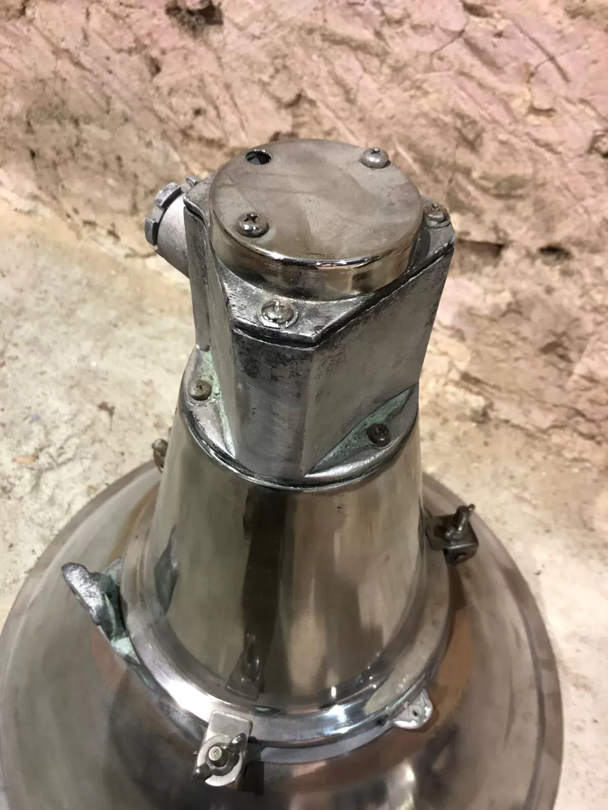 Illustration numéro 4 du produit Suspension industrielle en aluminium poli années 1960