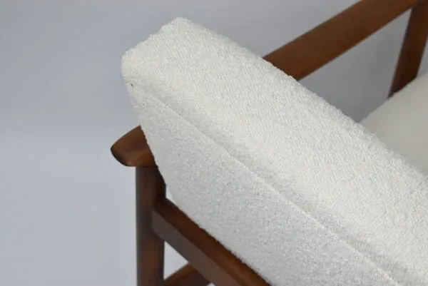 Illustration numéro 4 du produit Fauteuil vintage original restauré poil de bras, designer E. Homma, années 1960, blanc bouclé