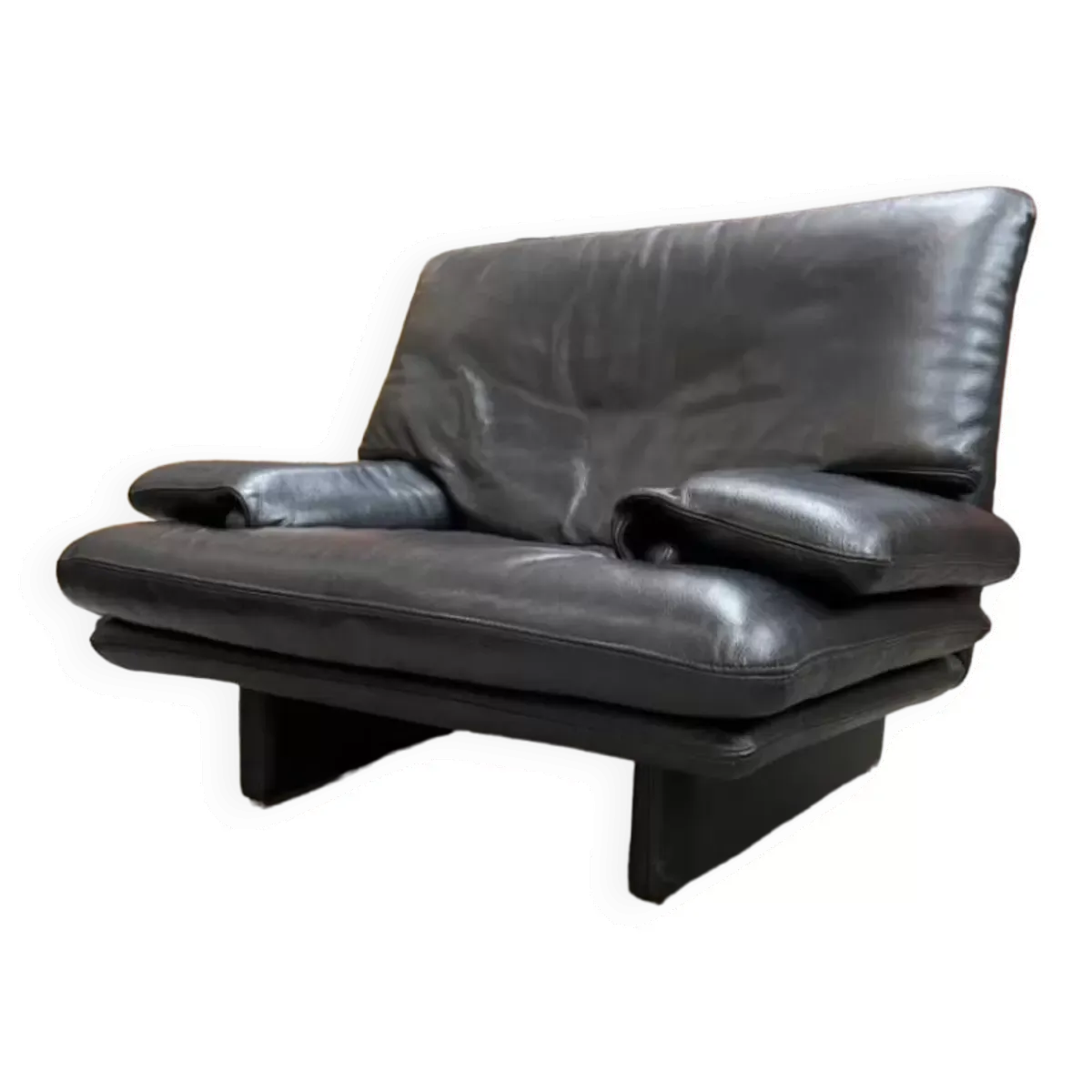 Illustration numéro 4 du produit Paire de fauteuils design cuir buffle