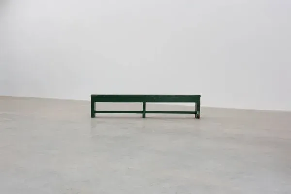 Illustration numéro 4 du produit Banc de ferme rustique et primitif en chêne massif, France vers 1900