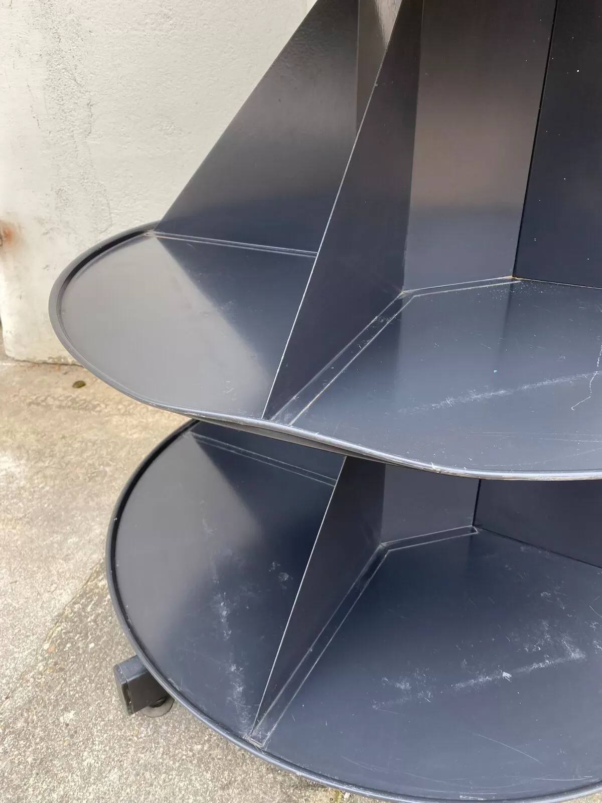 Illustration numéro 4 du produit Colonne à classeurs rotative métallique 1970/1980