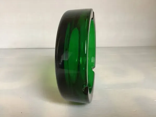 Illustration numéro 4 du produit Cendrier vide poche vert design Italy