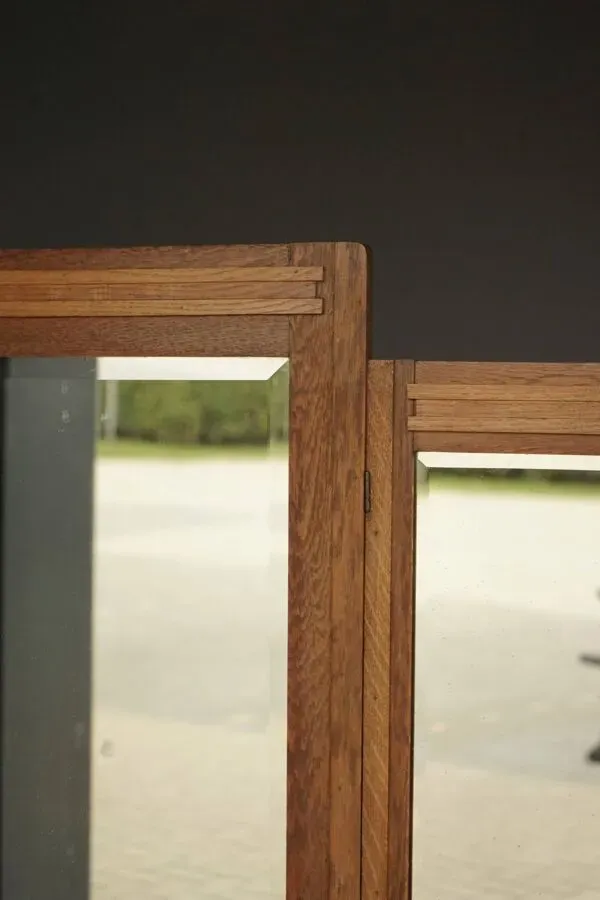 Illustration numéro 4 du produit Coiffeuse Art Déco / École de La Haye en chêne. Années 1930