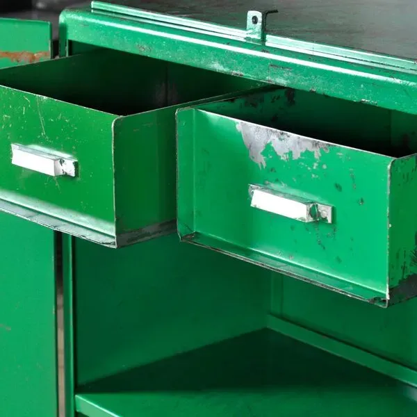 Illustration numéro 4 du produit Armoire industrielle en fer forgé, années 1960