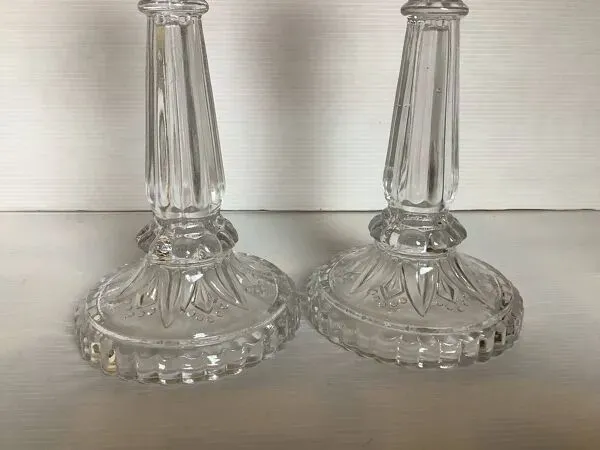 Illustration numéro 4 du produit Paire de bougeoirs en cristal Val Saint Lambert décor pointes de diamant