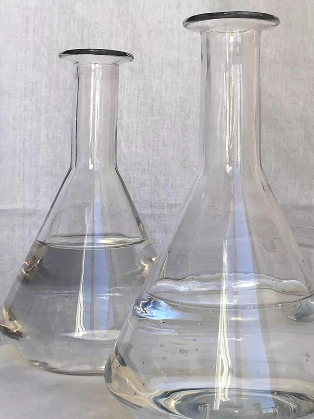 Illustration numéro 4 du produit Deux carafes anciennes