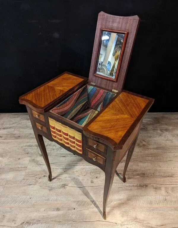 Illustration numéro 4 du produit Petite Poudreuse Style Louis XV En Marqueterie