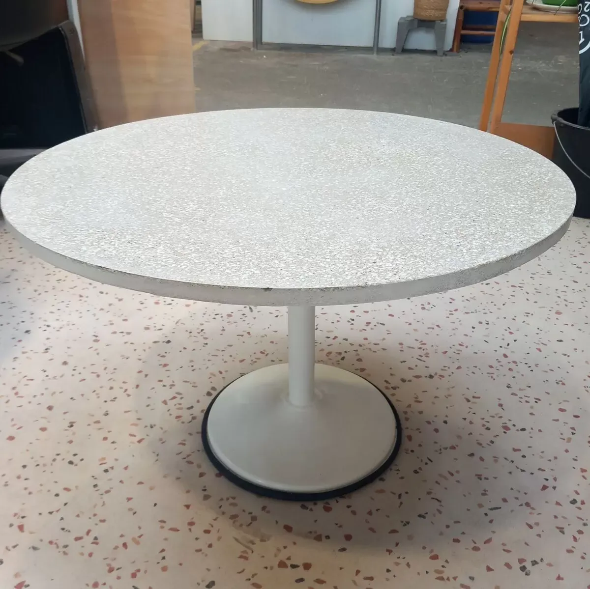 Illustration numéro 4 du produit Table basse