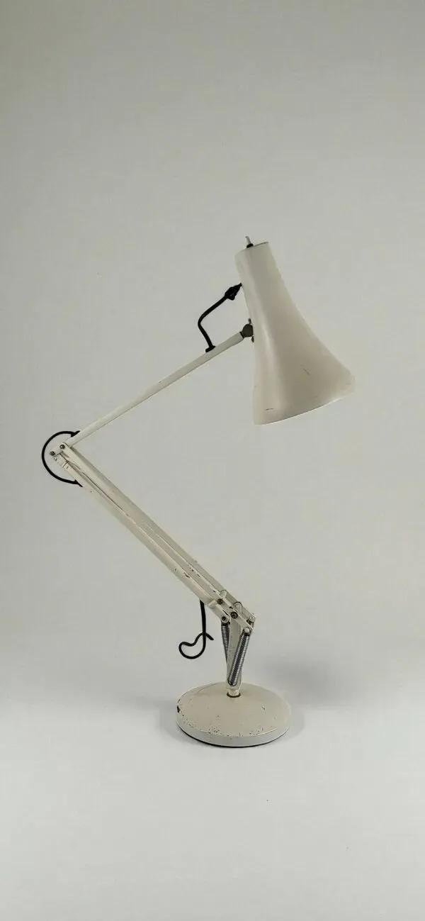 Illustration numéro 4 du produit Lampe d'atelier Herbert Terry and sons