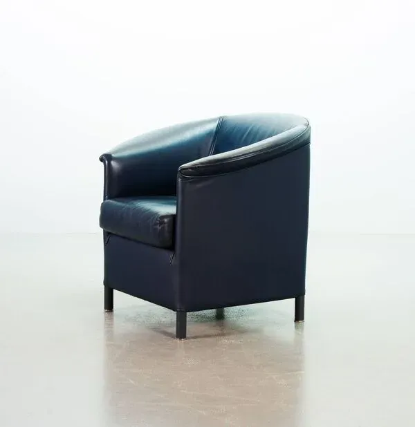 Illustration numéro 4 du produit Fauteuil club en cuir souple bleu pétrole Wittmann, modèle Aura, conçu par Paolo Piva