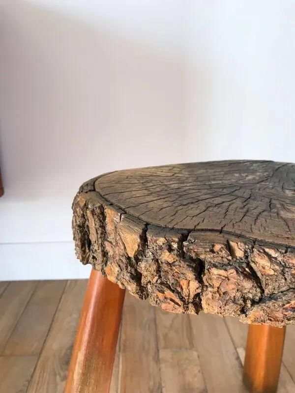 Illustration numéro 4 du produit tabouret en bois style brutaliste années 30-40