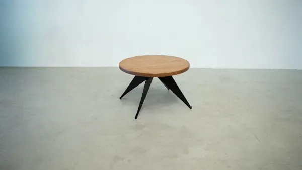 Illustration numéro 4 du produit Table basse industrielle française des années 1950