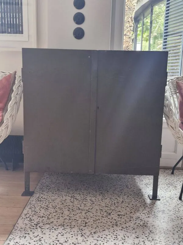 Illustration numéro 4 du produit Buffet industriel acier vintage années 60/70 – meuble d’atelier authentique