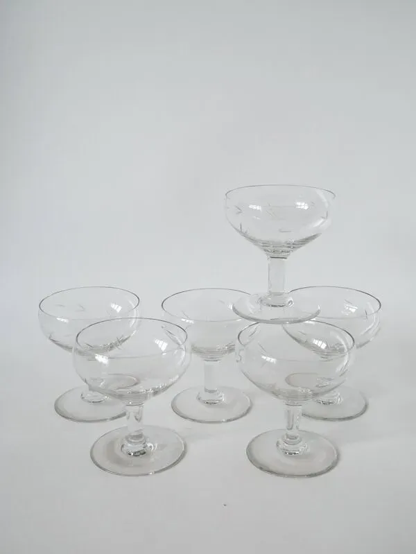 Illustration numéro 4 du produit Lot de 6 coupes à champagne en cristal gravé 1950