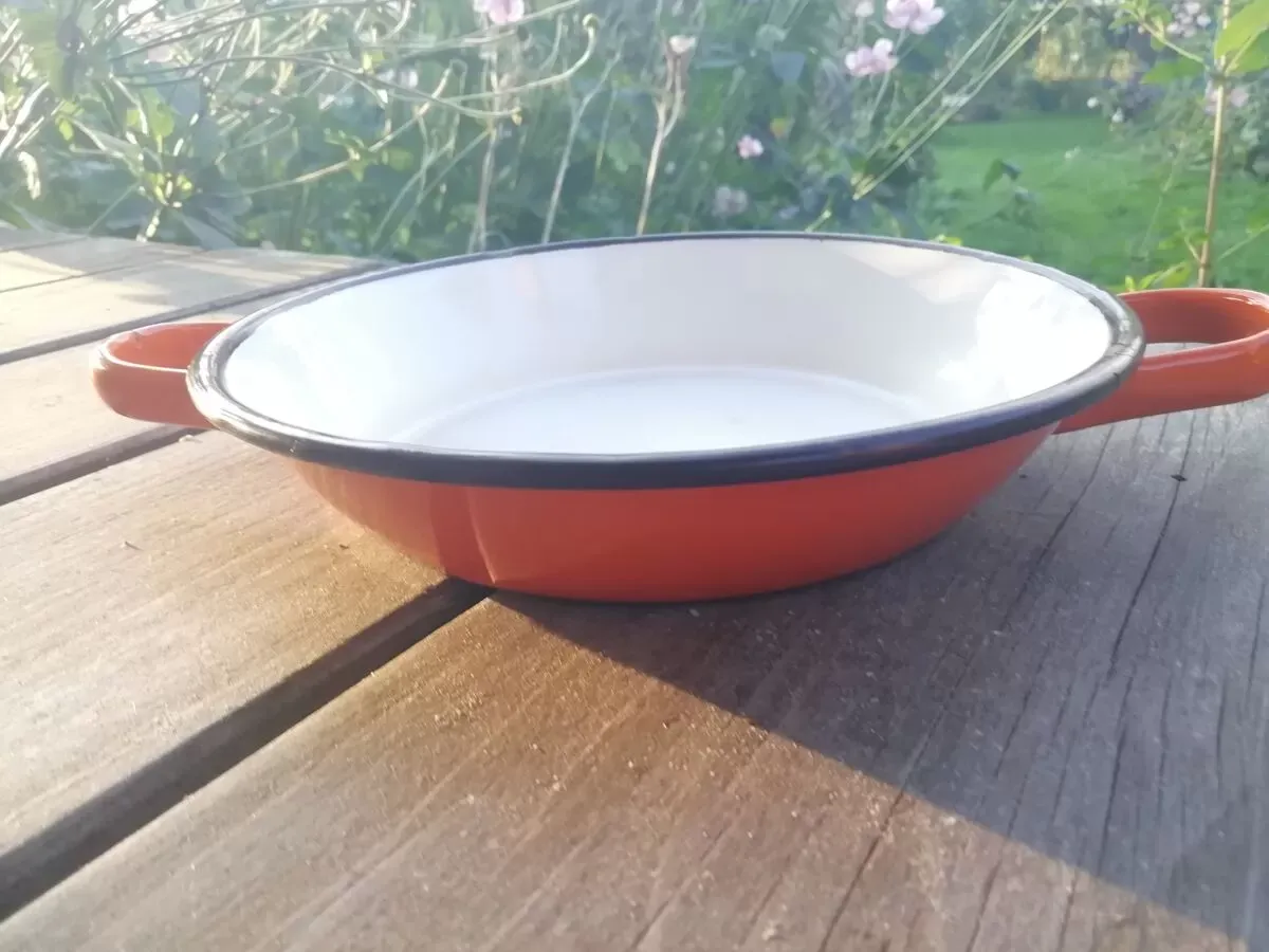 Illustration numéro 4 du produit Plat en tôle émaillée orange