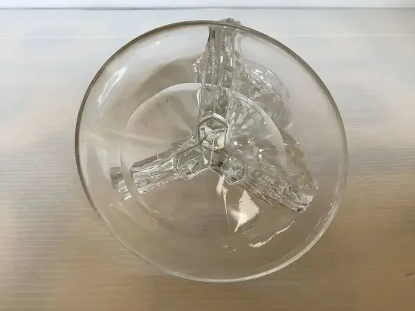 Illustration numéro 4 du produit Bougeoirs fleurs ailes de papillon verre moulé