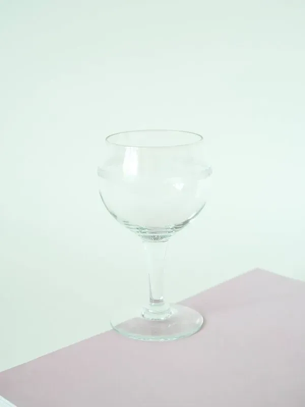 Illustration numéro 4 du produit Lot de 9 verres à vin anciens, gravés, 1940